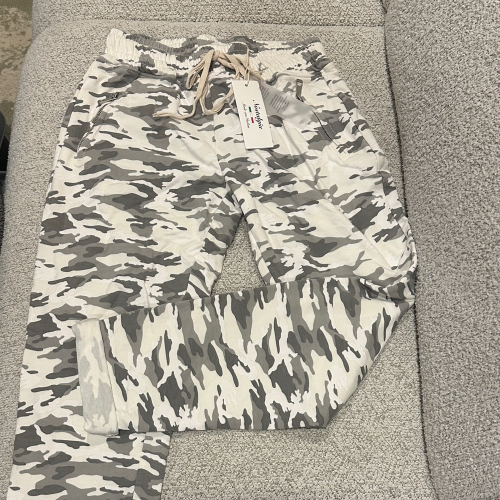 Nostalgia Camouflage Track Pants in Gray and White NWT women’s size medium